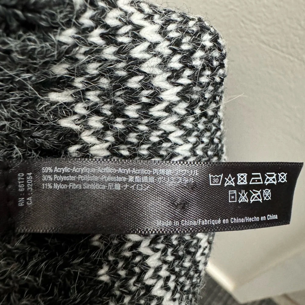 🍁 Women’s Urban Outfitters Black and Brown Sweater Shrug Poncho with Tassels 🍁 - Picture 5 of 5